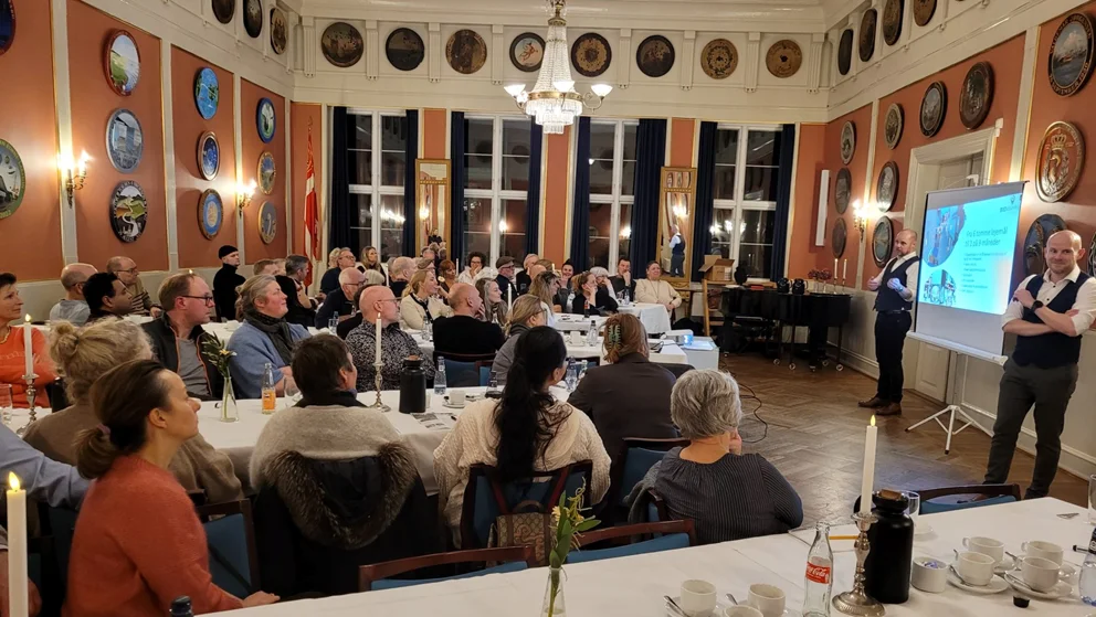 Folk til møde i Skydeselskabet